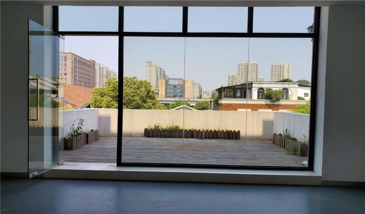  上海蚂蚁链产业开发创新中心5楼精装带家具